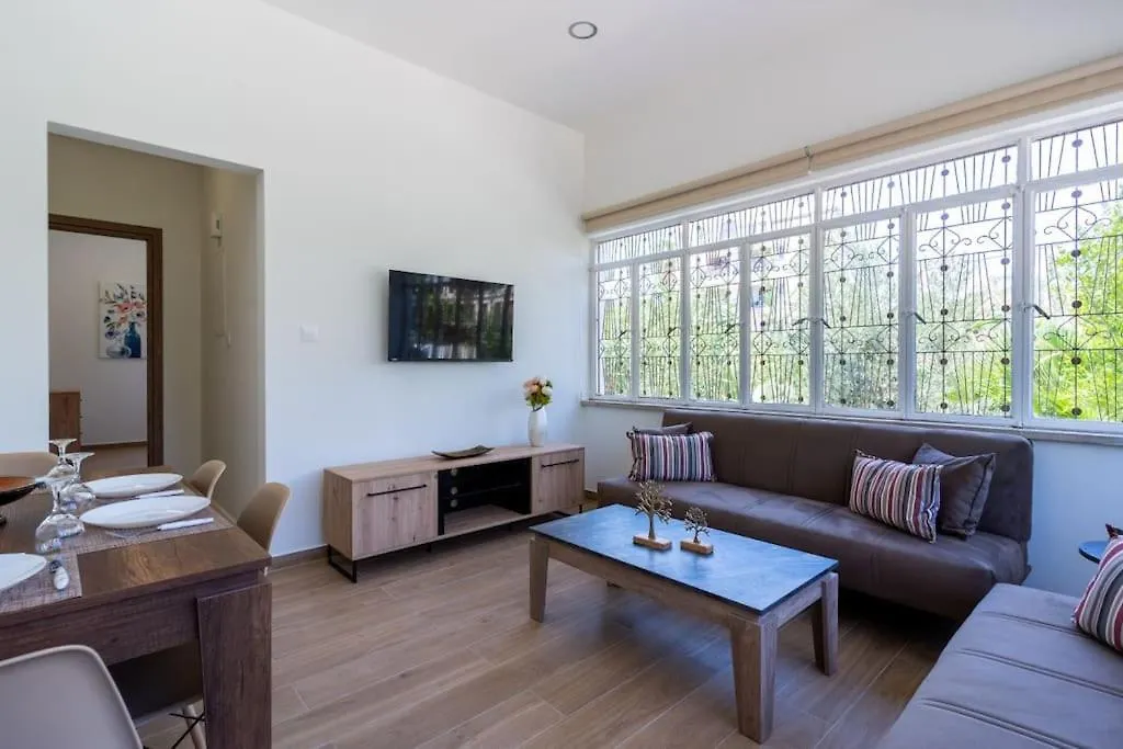 Verdant 1-Bedroom Apartment In Larnaca